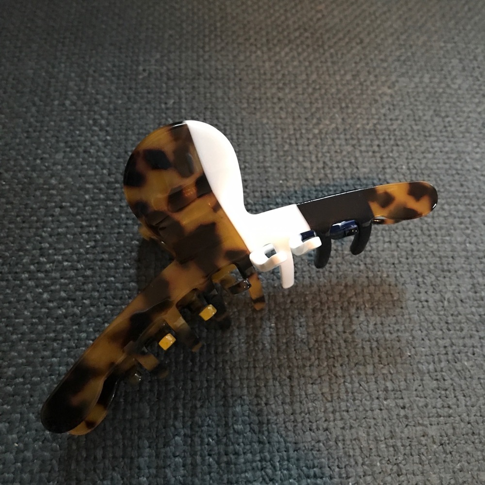 Anthro Tortoise Shell Hair Clip